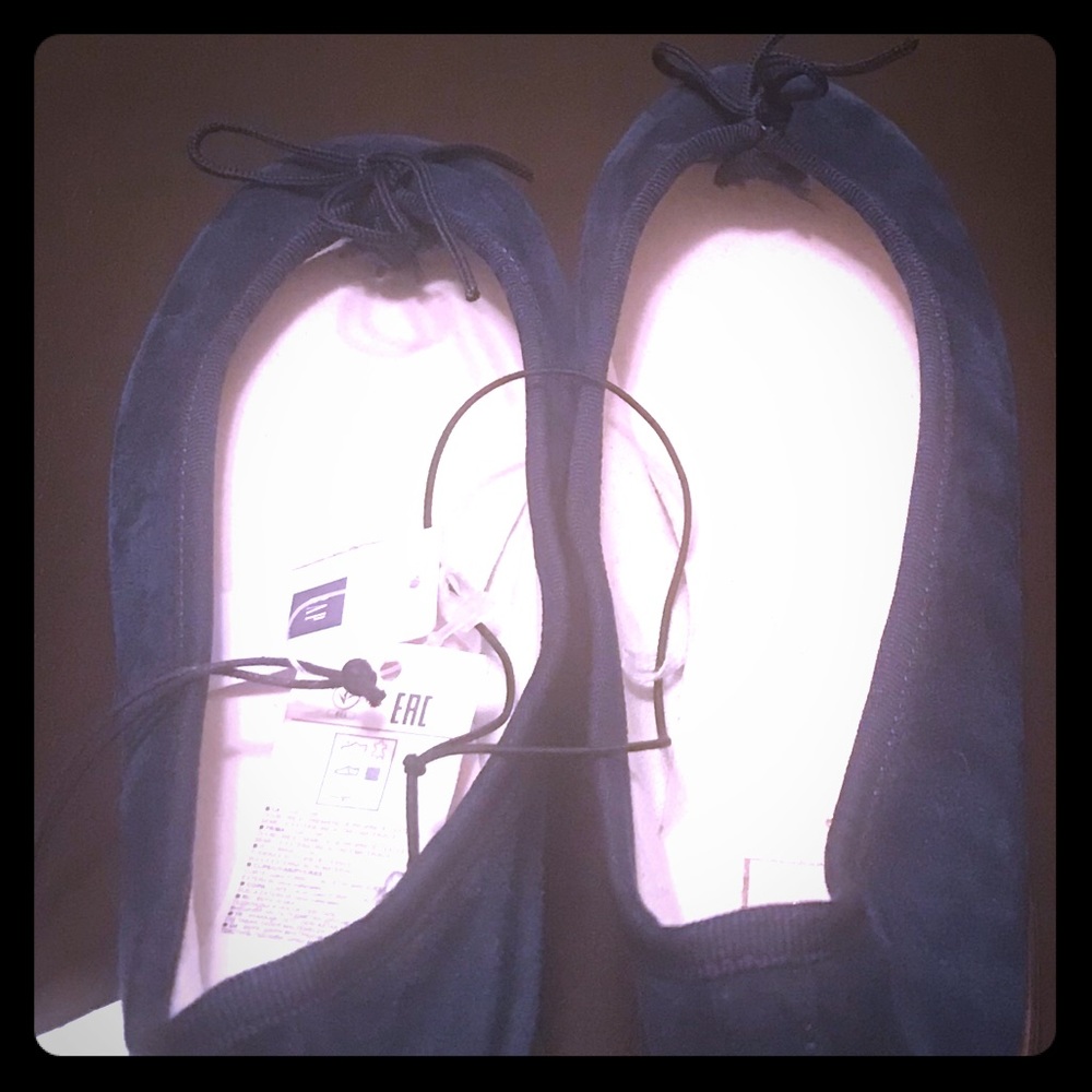 Soft suede flats in black and navy.